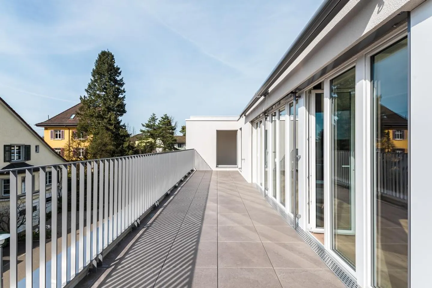 Moderne Attikawohnung mit Terrasse - Foto 8 von 11