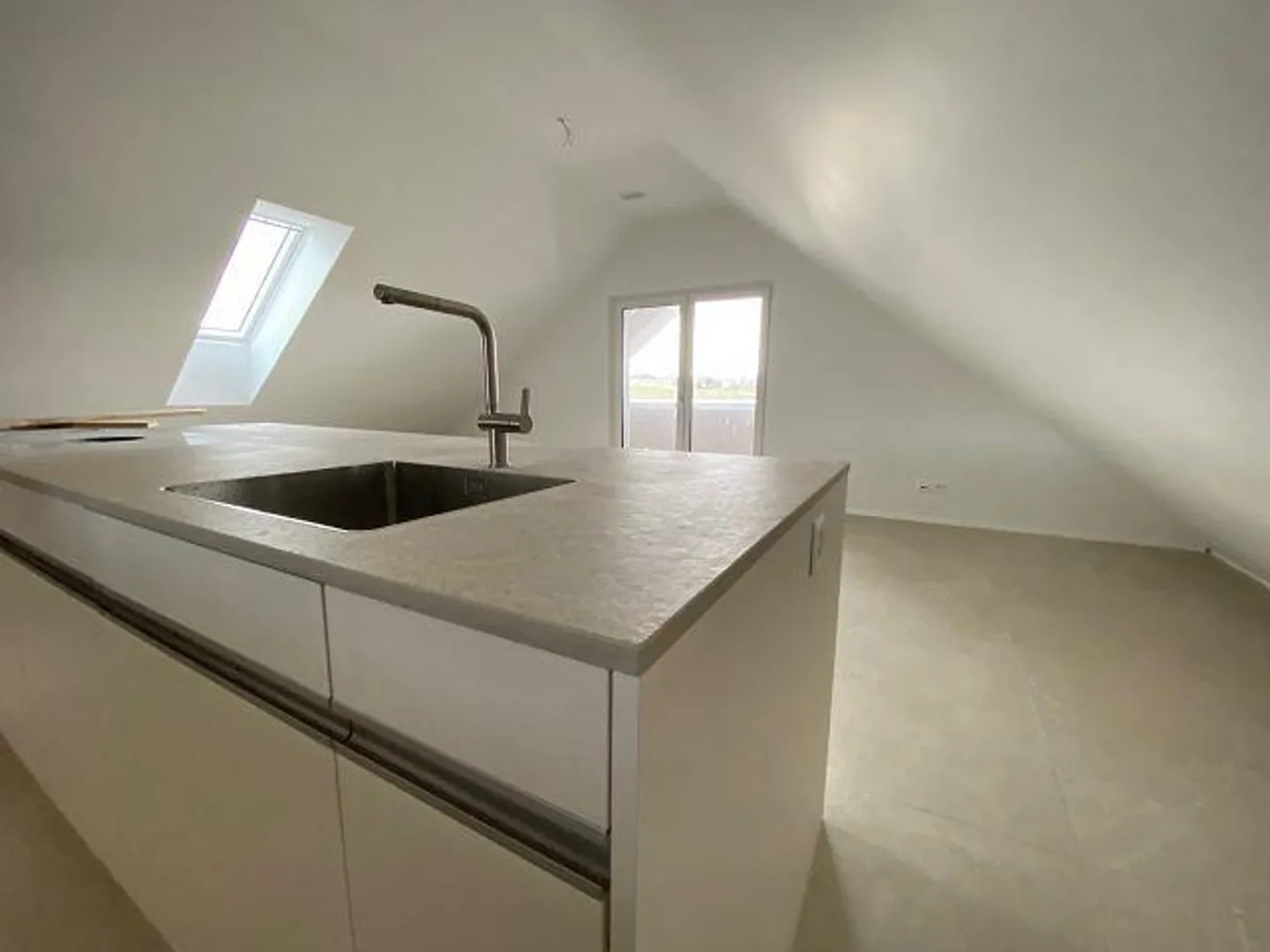 Appartement penthouse exclusif de 2,5 pièces avec caractère de loft - Photo 2 sur 11