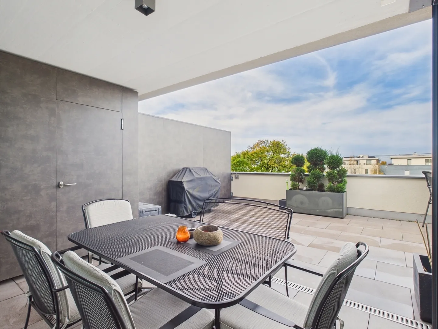 Bright 2.5-room apartment with large terrace in Staad - Photo 10 of 13