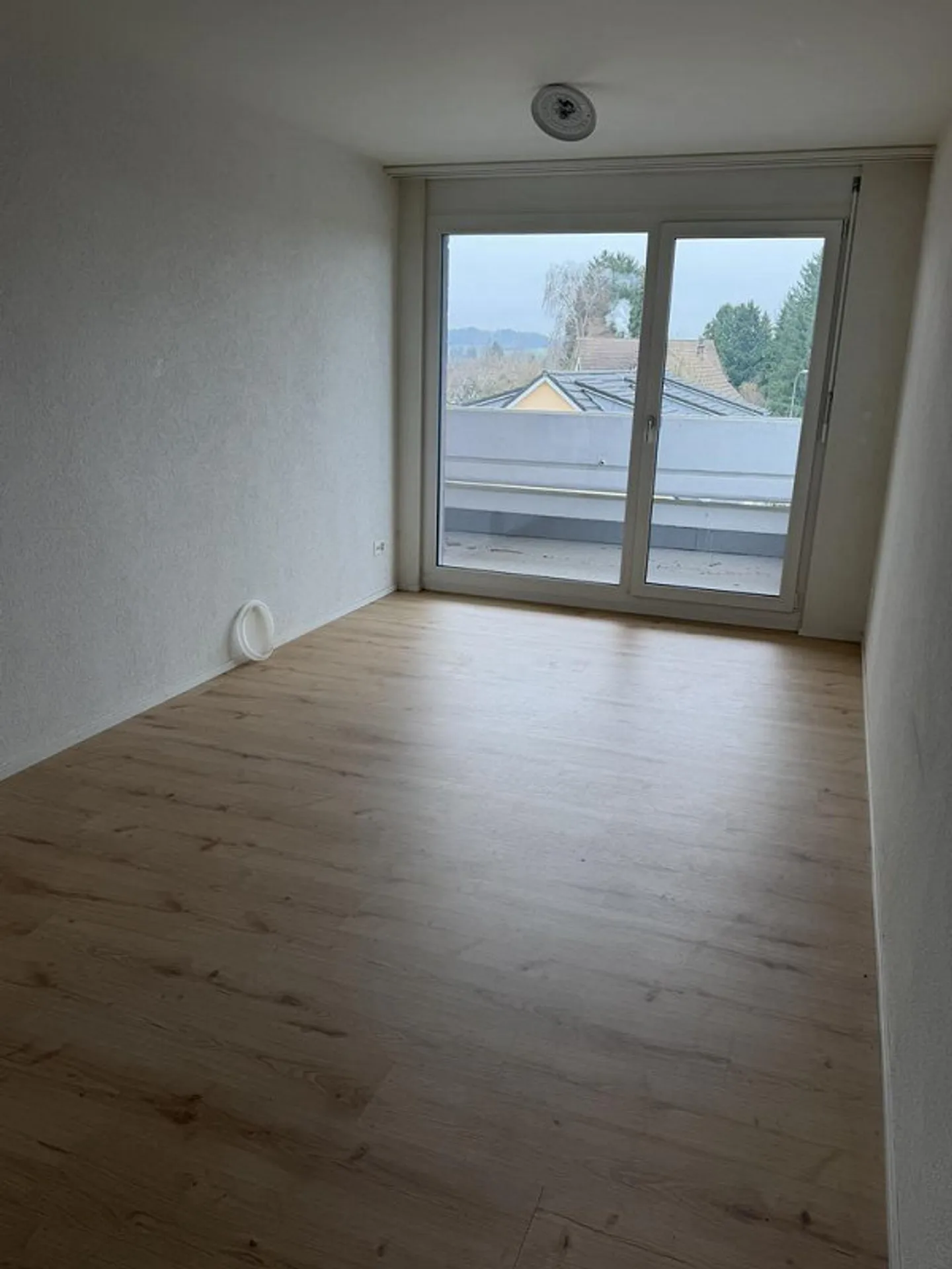 Charmant appartement 2 pièces sous les combles - Photo 2 sur 4