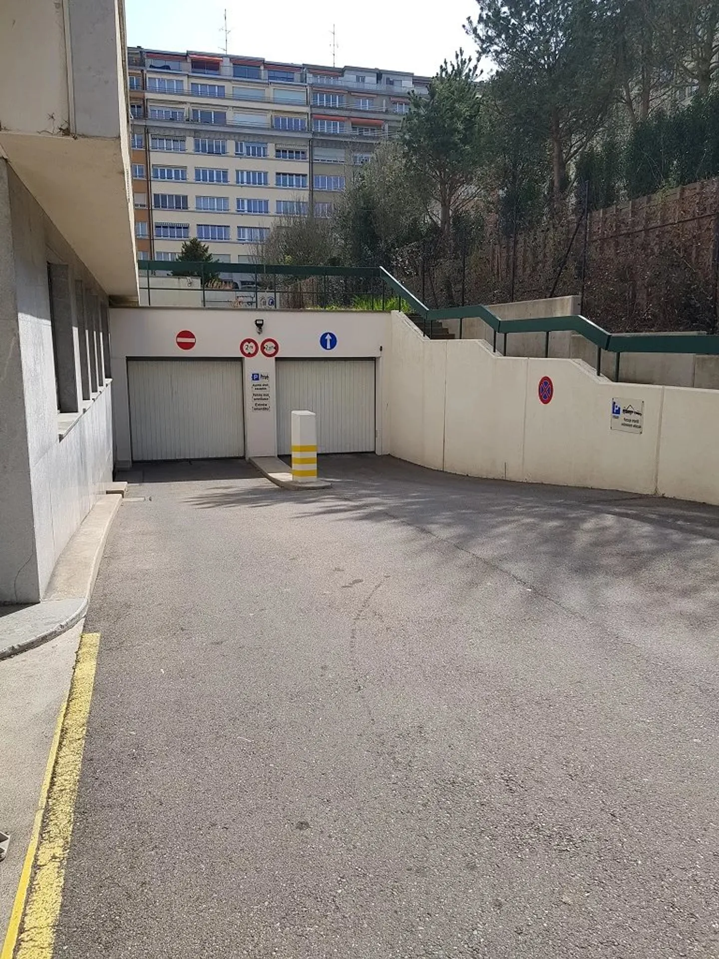Au coeur de Champel, place de parking sécurisée au 3ème sous-sol. - Photo 1 sur 1