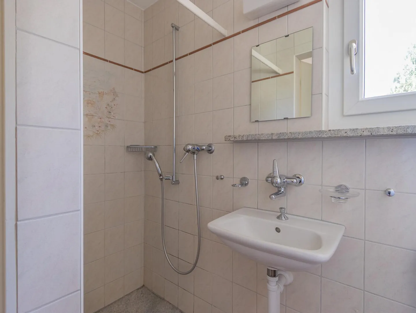 Charmante 2.5 Zi.-Wohnung - an idyllischer Lage - Foto 5 von 11