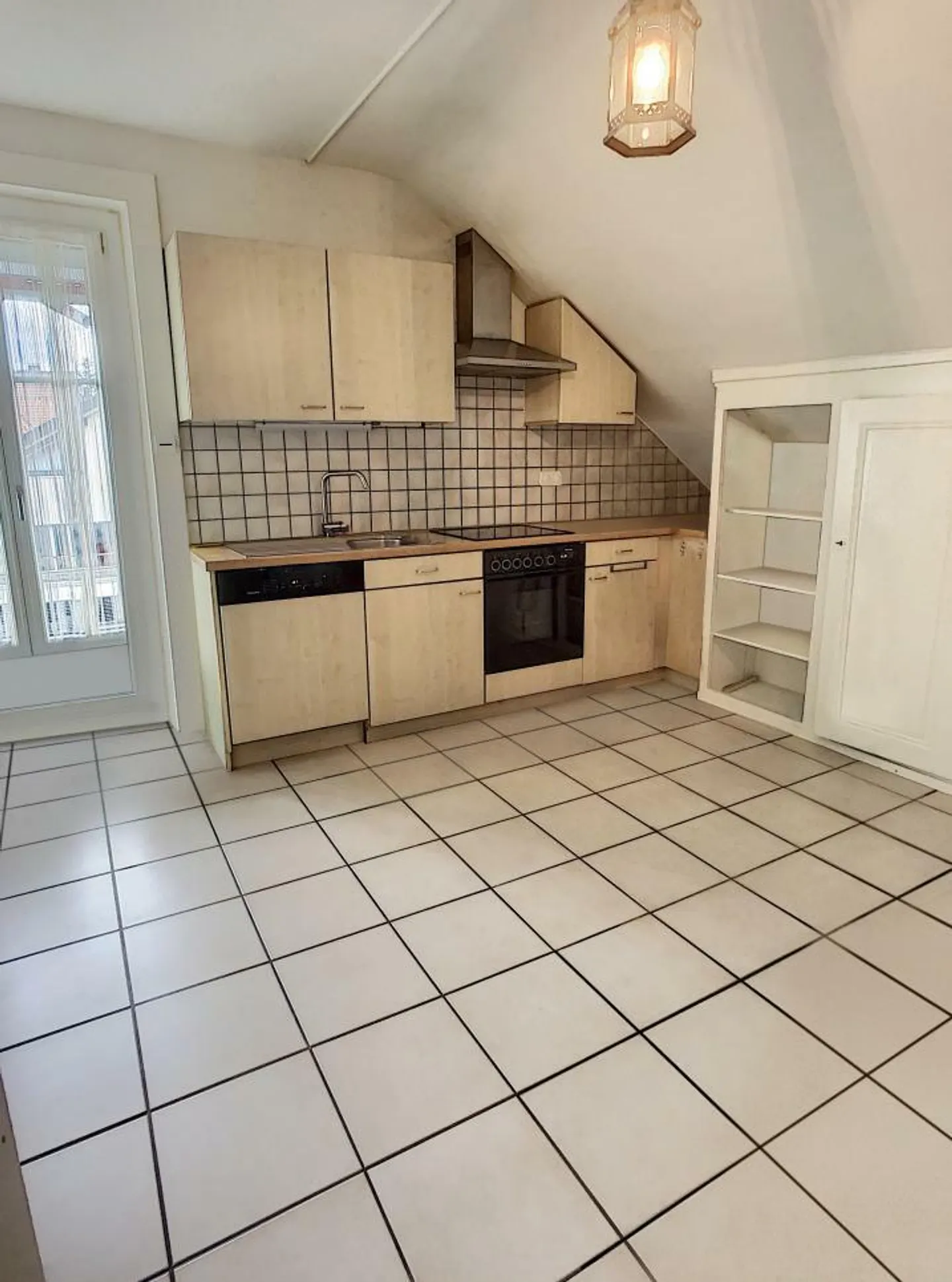 Charming Apartment with Balcony - Photo 2 of 6
