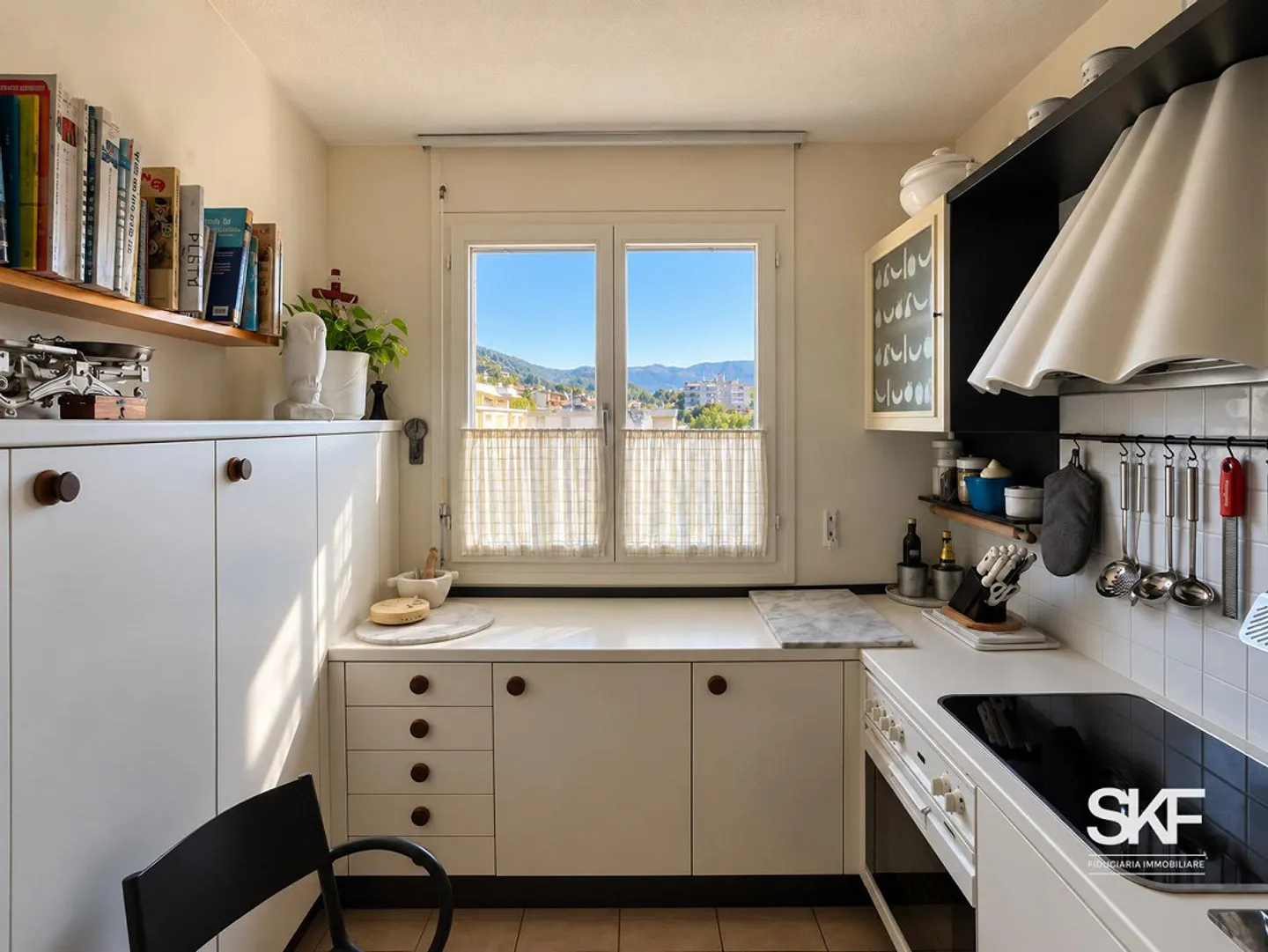 CASLANO - FOR SALE BRIGHT 4.5 ROOM APARTMENT - Photo 9 of 19