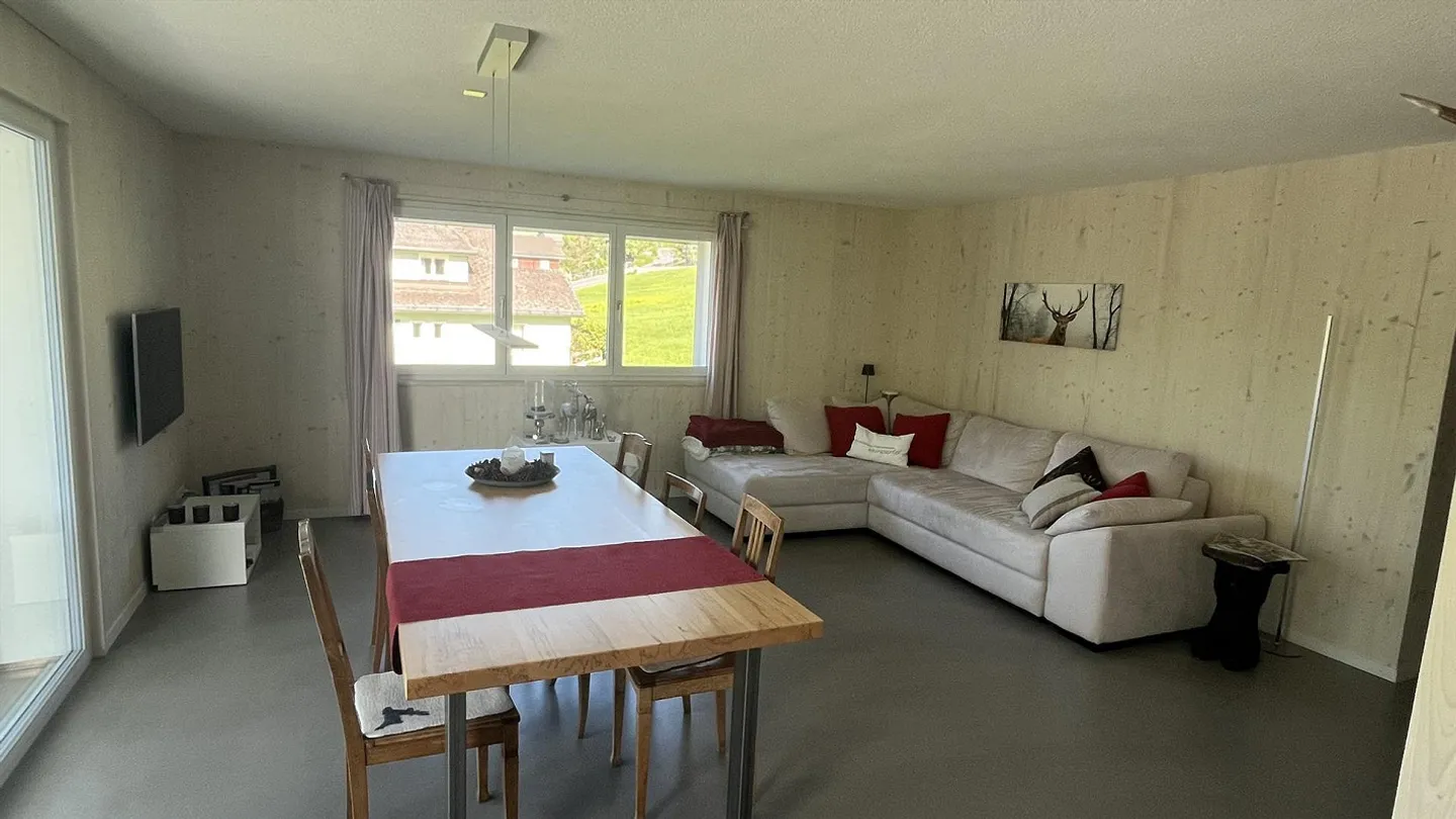 Bright 3.5 Room Apartment on the 1st Floor at the Valley Station - Photo 2 of 9