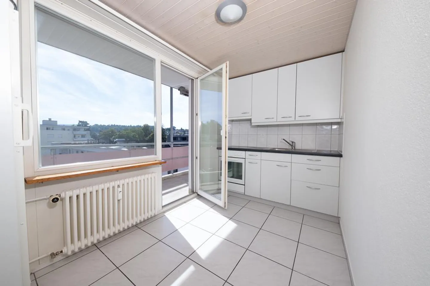 Light-flooded 3-room apartment in Therwil - Photo 1 of 6