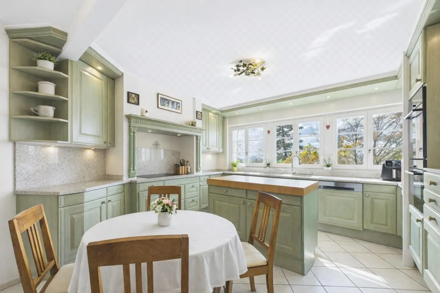 Country House Villa with Style, Character and Extraordinary Building Land Reserve - Photo 7 of 15