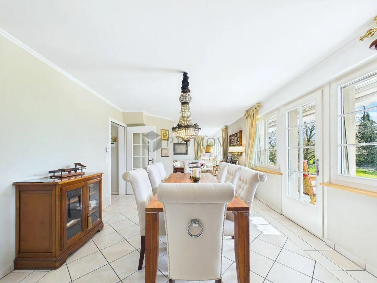 Country House Villa with Style, Character and Extraordinary Building Land Reserve - Photo 4 of 15