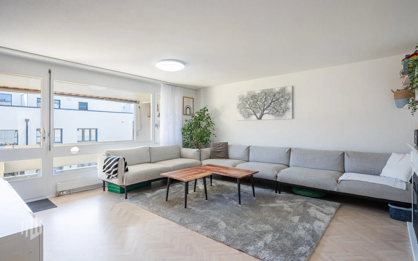 Family-Friendly Apartment with Balcony - Photo 3 of 13