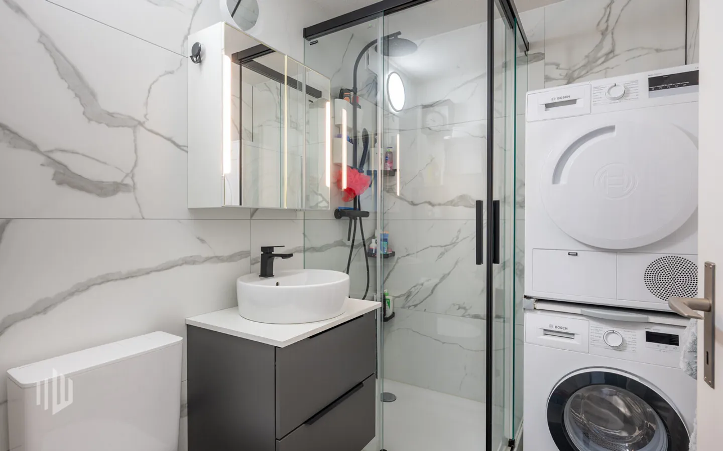 Family-Friendly Apartment with Balcony - Photo 7 of 13