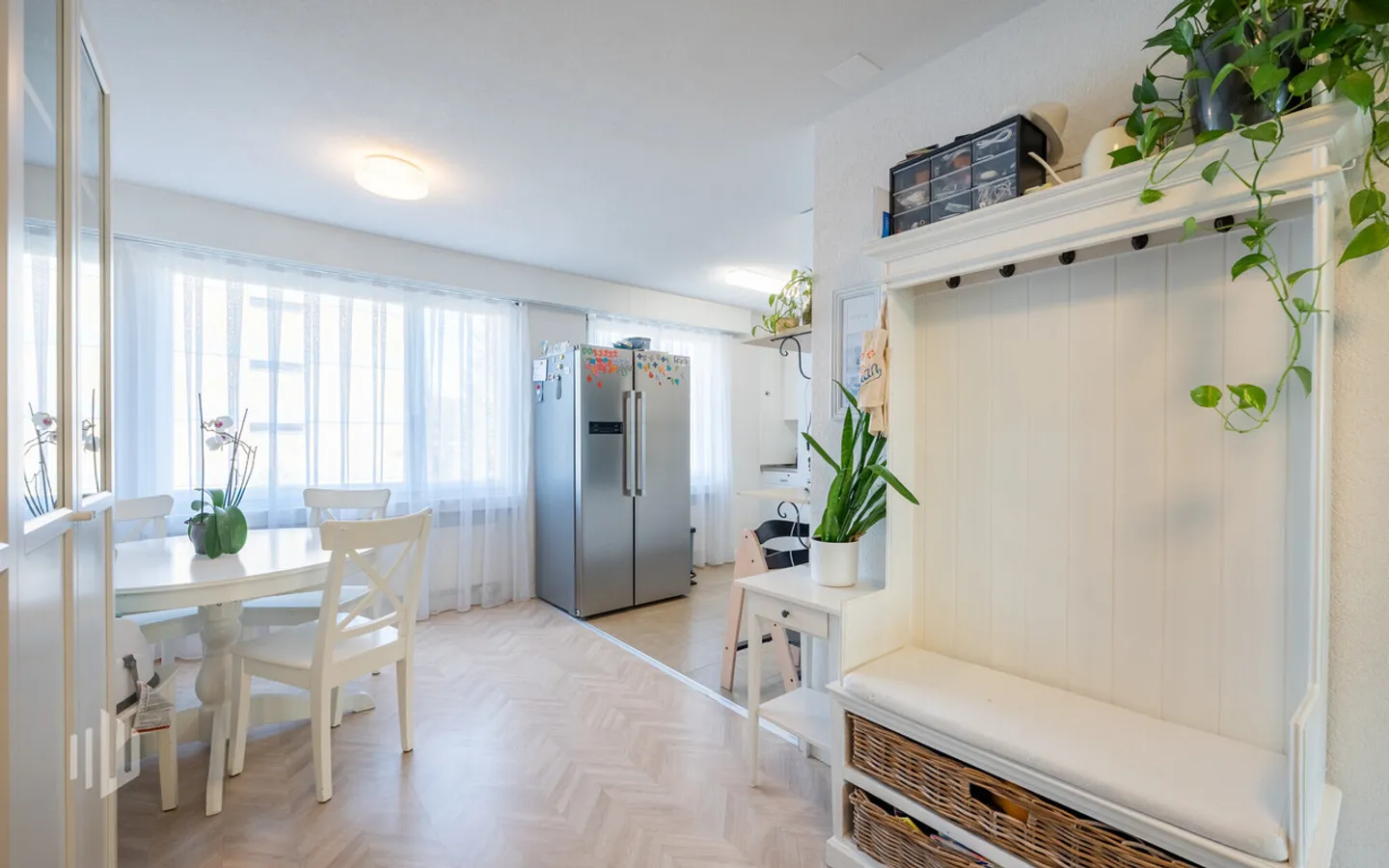 Family-Friendly Apartment with Balcony - Photo 8 of 13