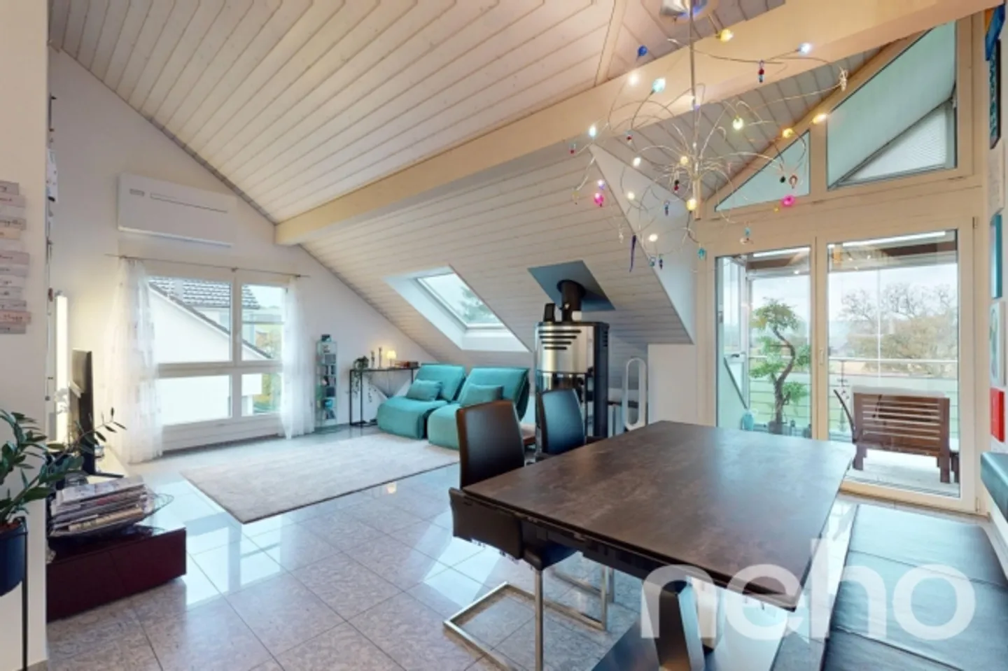 Sunny Penthouse Apartment with Wonderful Views - Photo 5 of 13