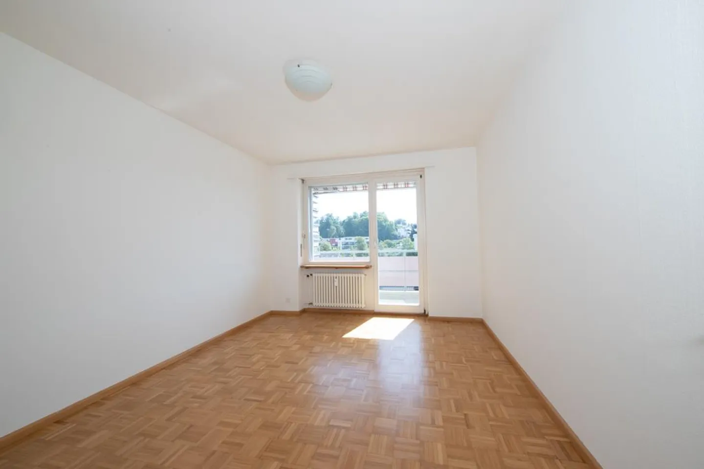 Light-flooded 3-room apartment in Therwil - Photo 3 of 6