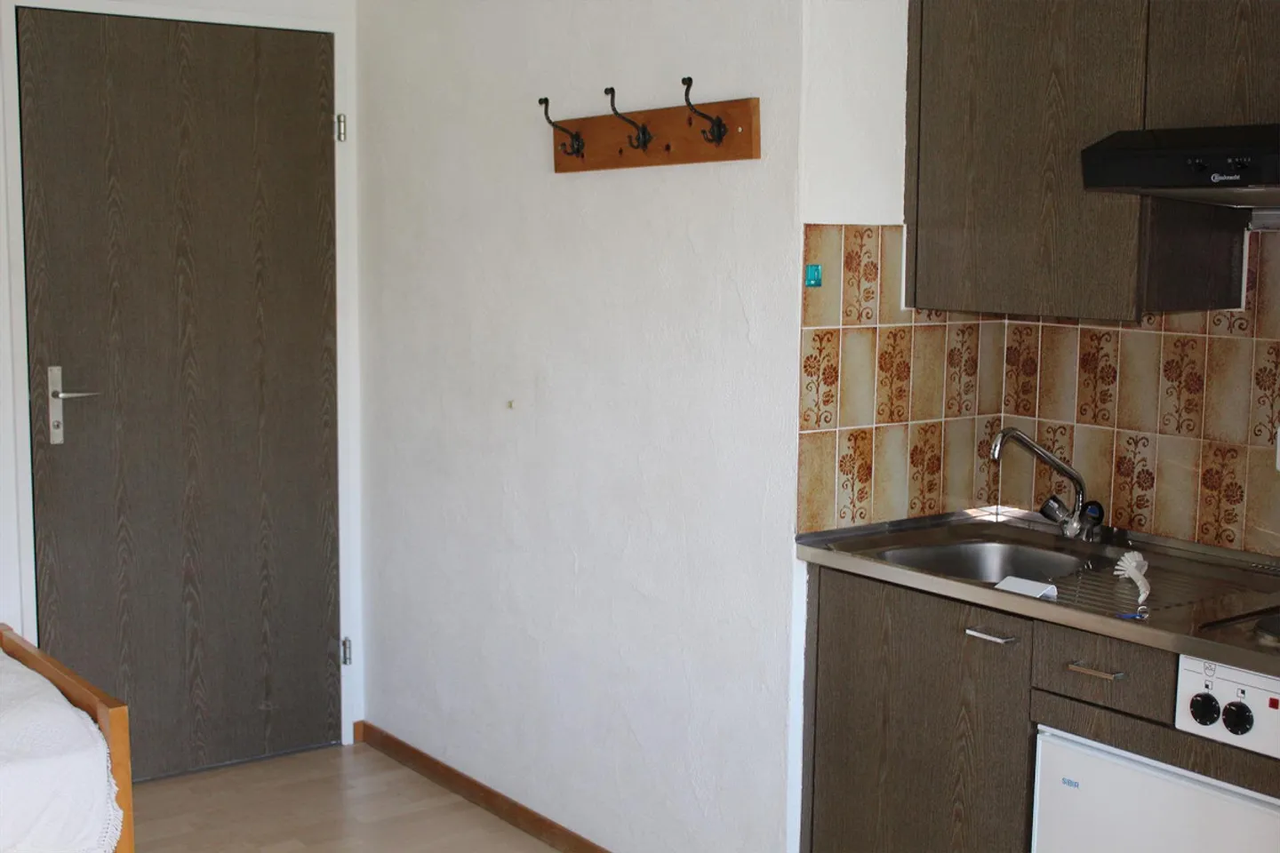 Beau studio, emplacement très calme et ensoleillé au cœur de Davos - Photo 4 sur 8