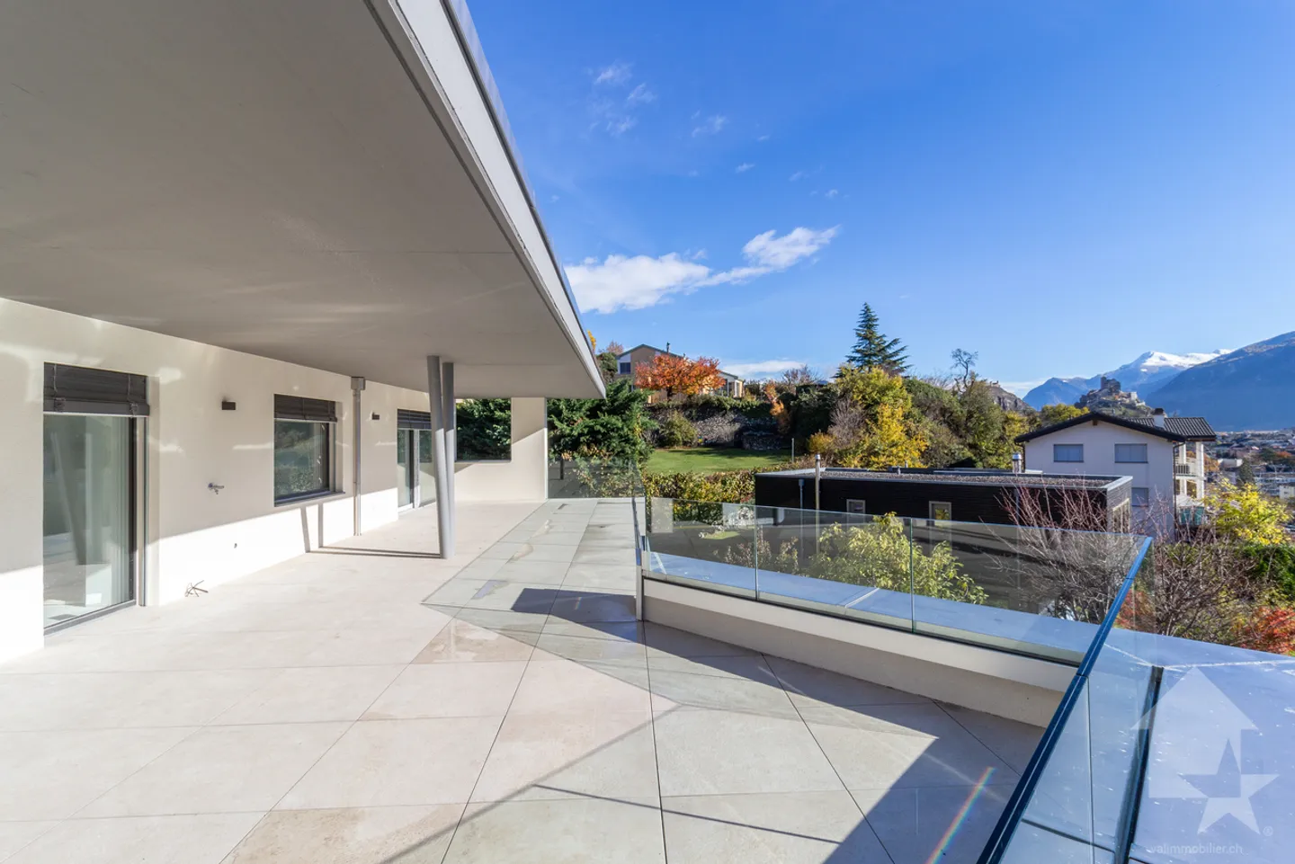 Geräumige 7,5-Zimmer-Penthouse mit Panoramaterrasse - Foto 3 von 16