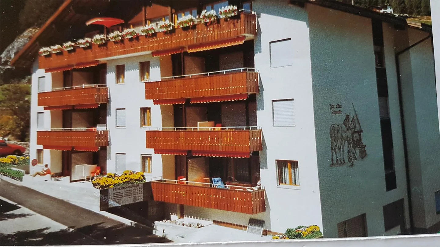 Beau studio, emplacement très calme et ensoleillé au cœur de Davos - Photo 1 sur 8