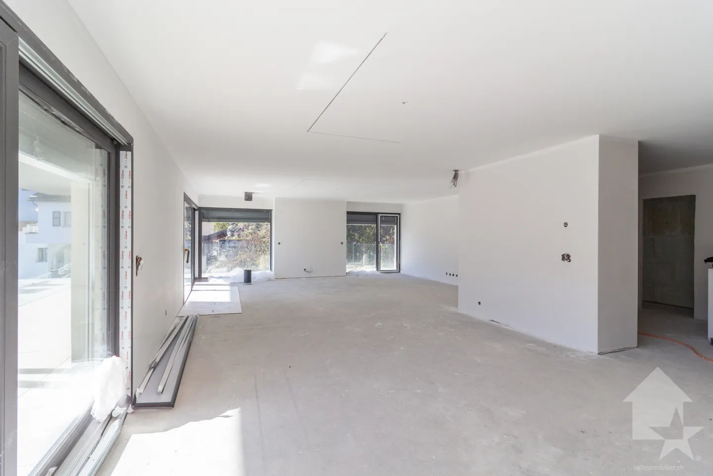 Geräumige 7,5-Zimmer-Penthouse mit Panoramaterrasse - Foto 1 von 16