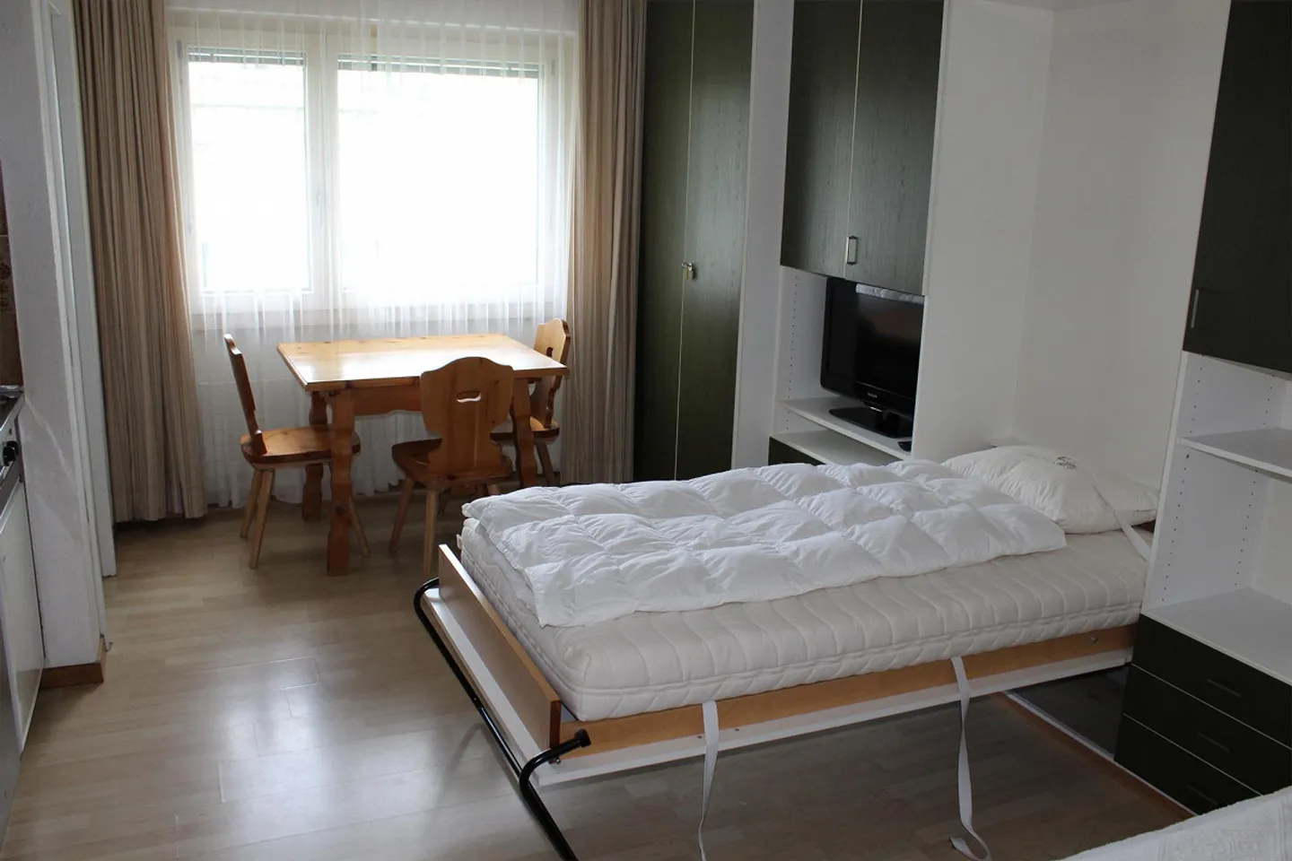 Beau studio, emplacement très calme et ensoleillé au cœur de Davos - Photo 5 sur 8