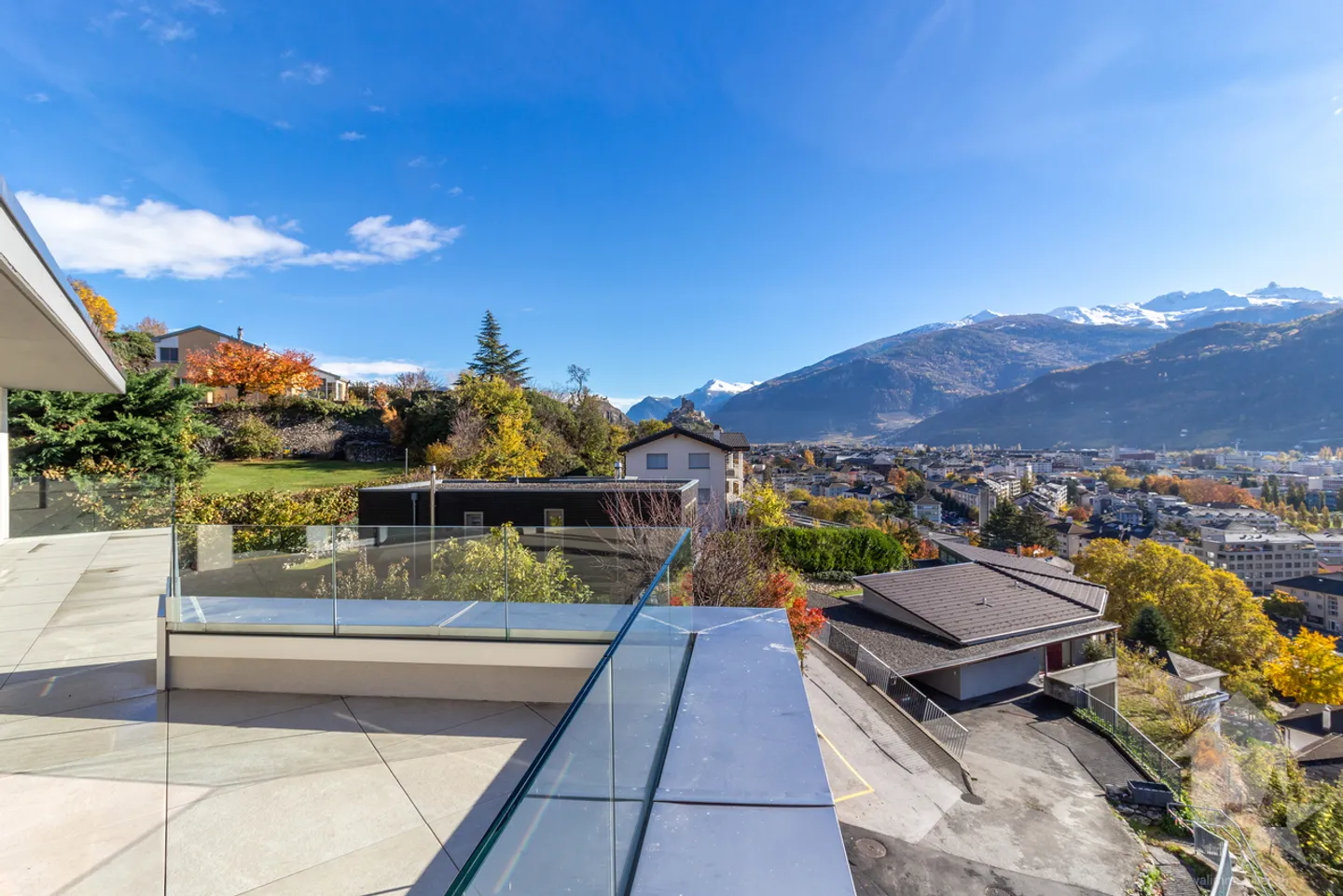 Geräumige 7,5-Zimmer-Penthouse mit Panoramaterrasse - Foto 4 von 16