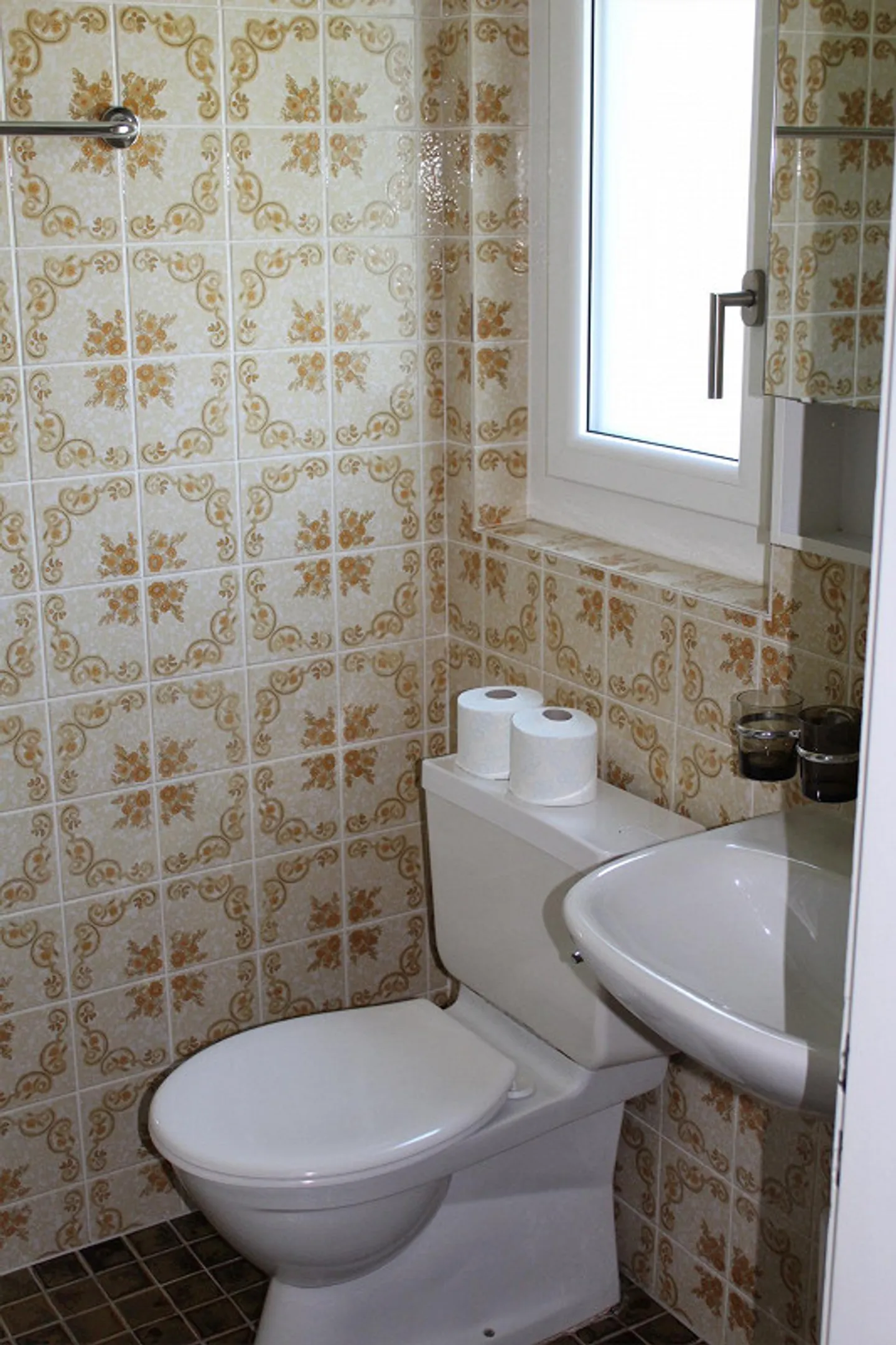 Beau studio, emplacement très calme et ensoleillé au cœur de Davos - Photo 6 sur 8