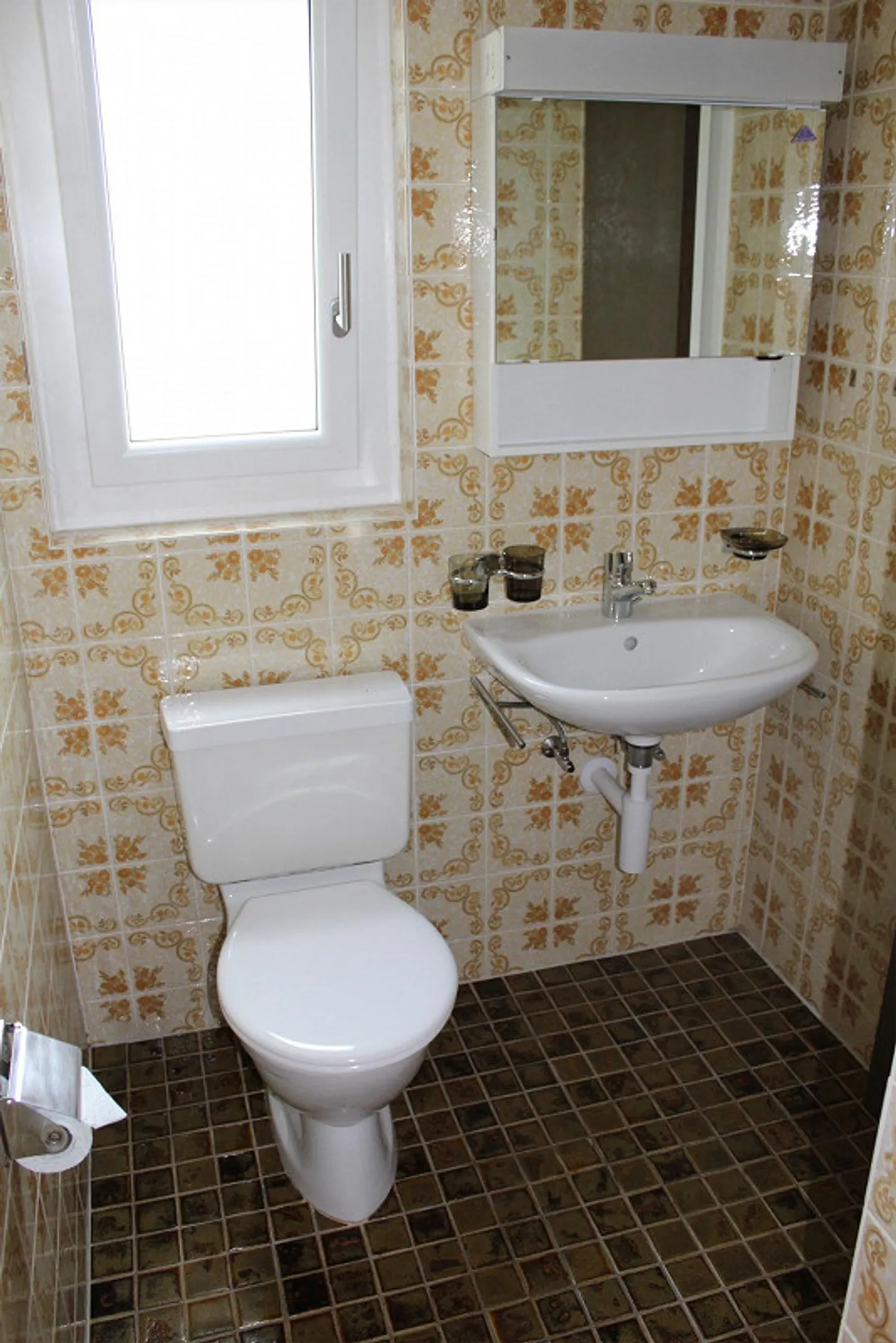 Beau studio, emplacement très calme et ensoleillé au cœur de Davos - Photo 7 sur 8