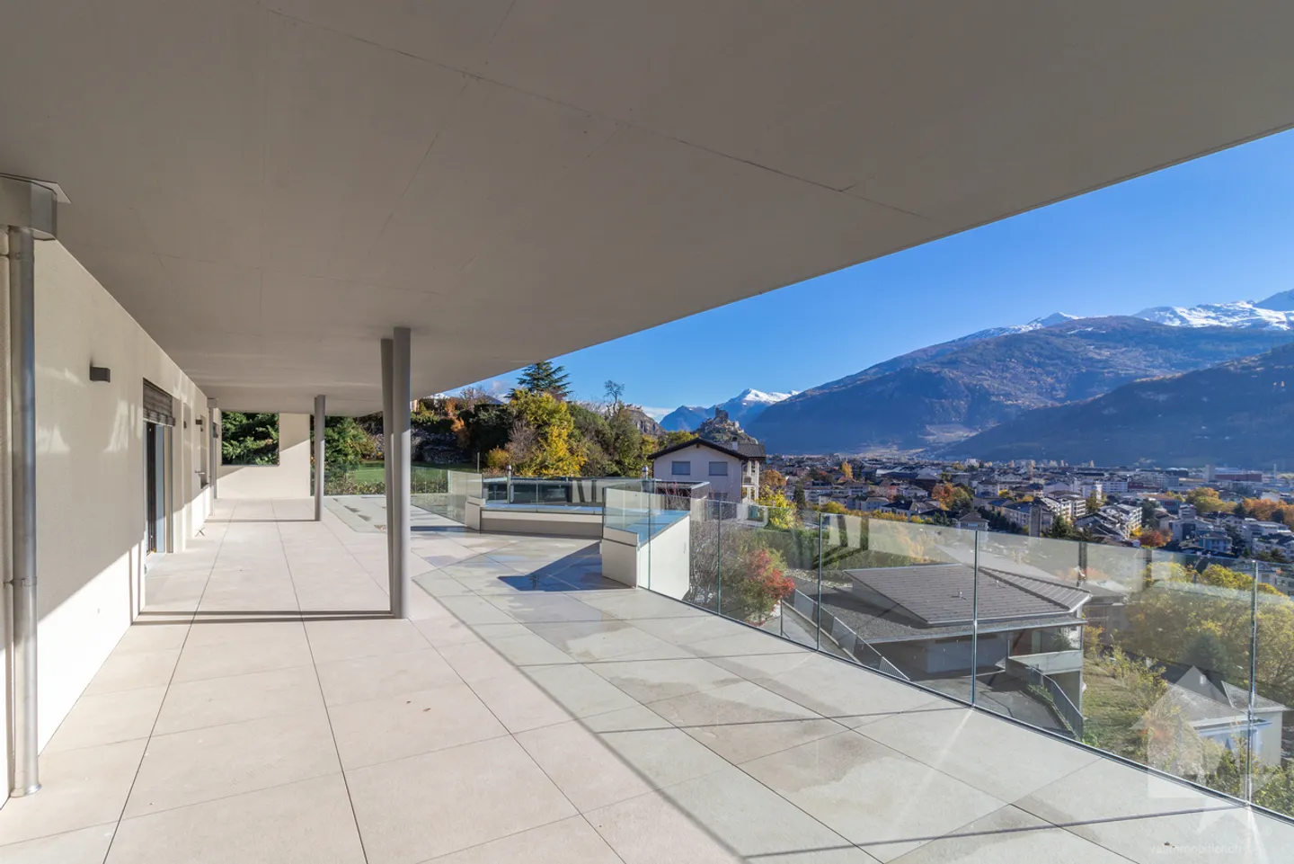 Geräumige 7,5-Zimmer-Penthouse mit Panoramaterrasse - Foto 15 von 16