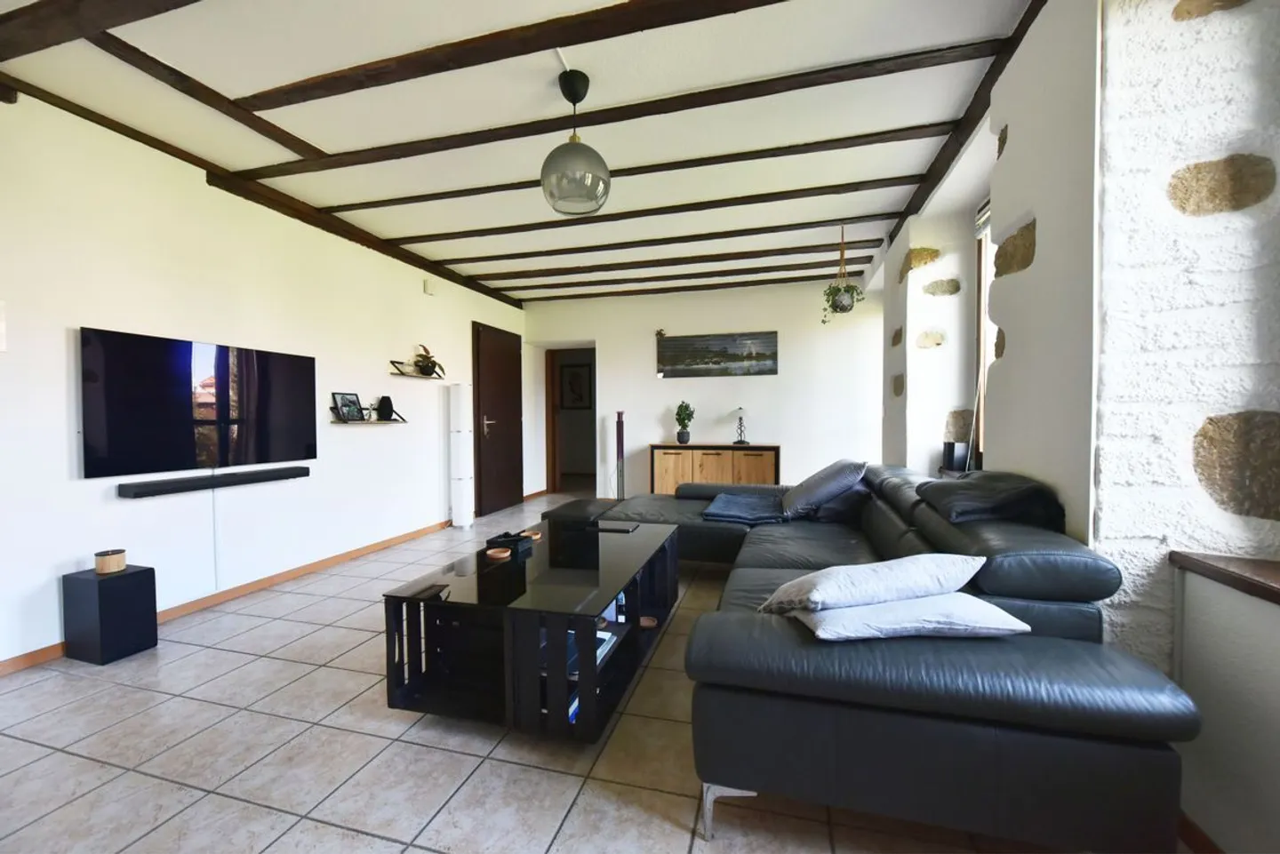 Charmant appartement 4,5 pièces à Coffrane - Photo 1 sur 4