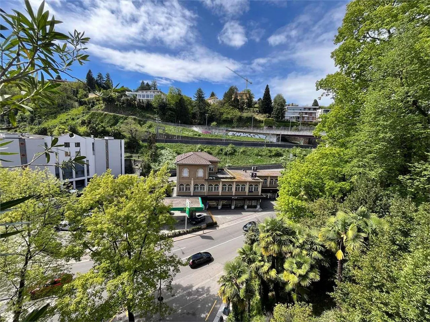 Lugano in a central position modern and bright 3.5 room apartment - Photo 2 of 10