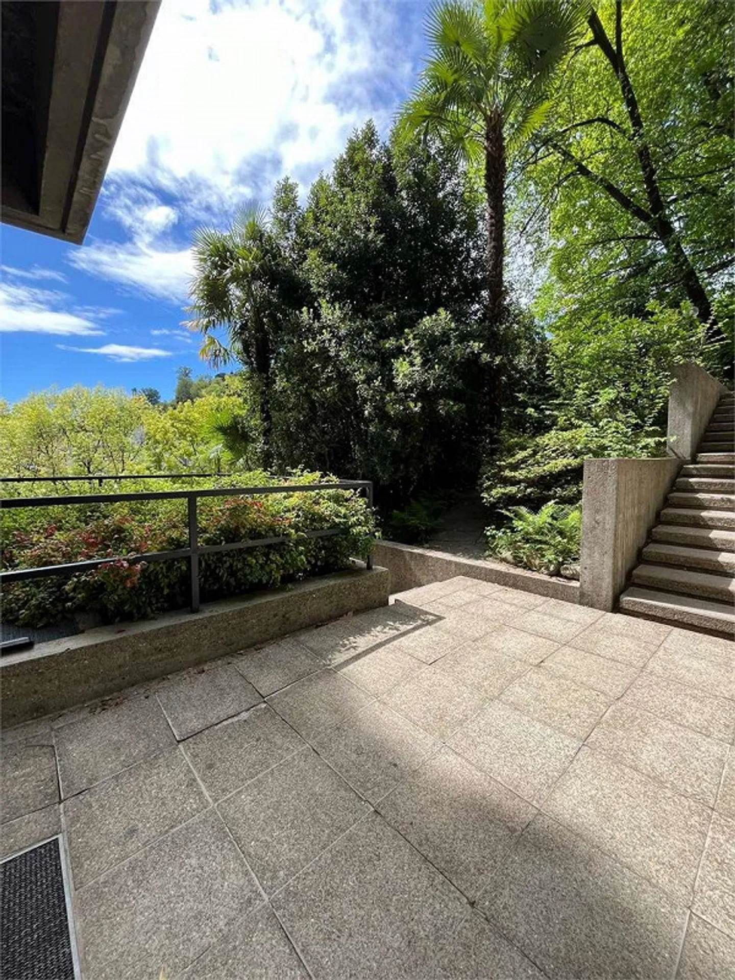 Lugano in a central position modern and bright 3.5 room apartment - Photo 3 of 10