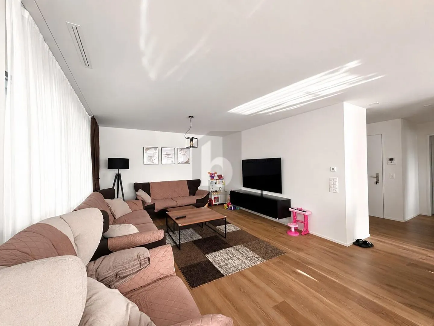 Modernes Apartment mit Loggia - Foto 4 von 6