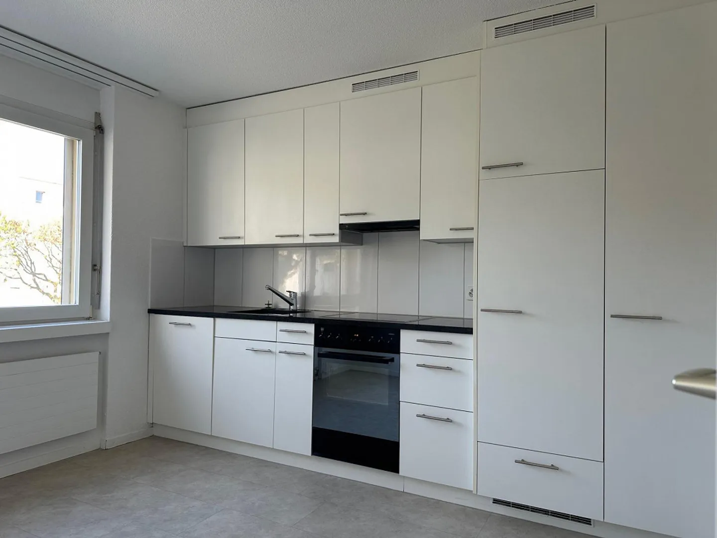 4.5-room apartment on the 1st floor for rent in 8047 Zurich - Photo 2 of 11