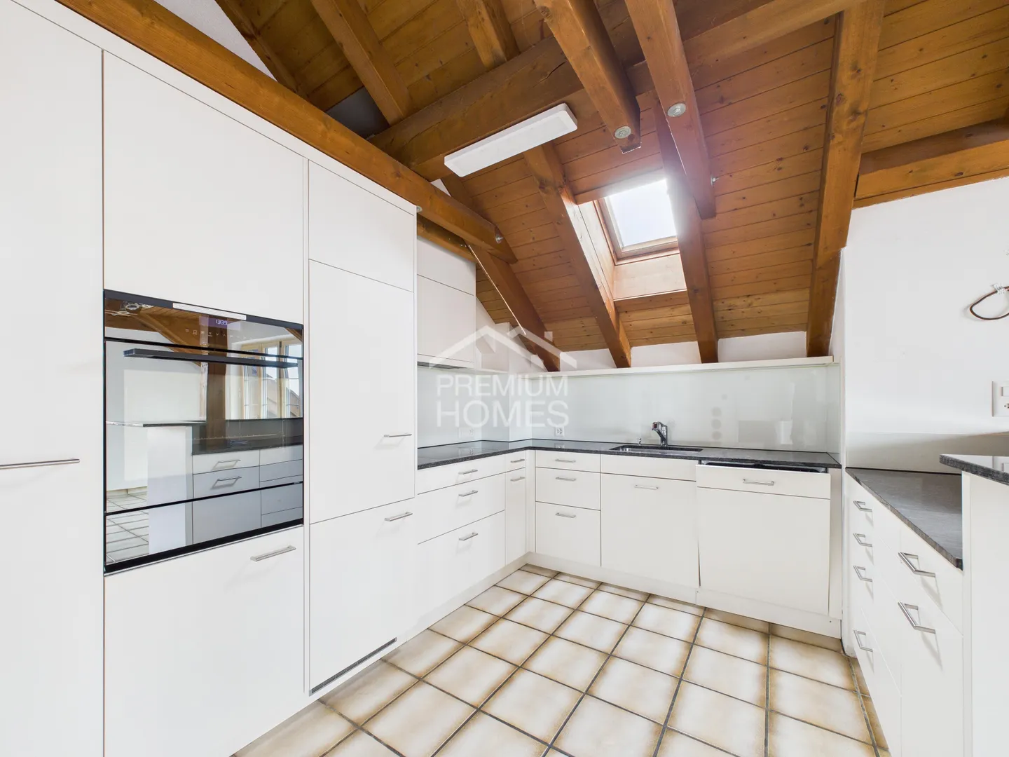 Charming Family Home with Garden - Photo 3 of 9