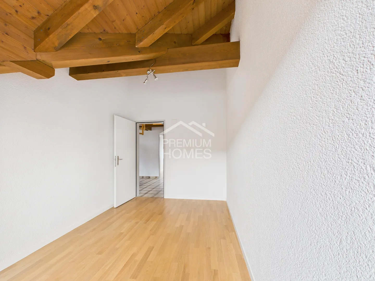 Charming Family Home with Garden - Photo 7 of 9