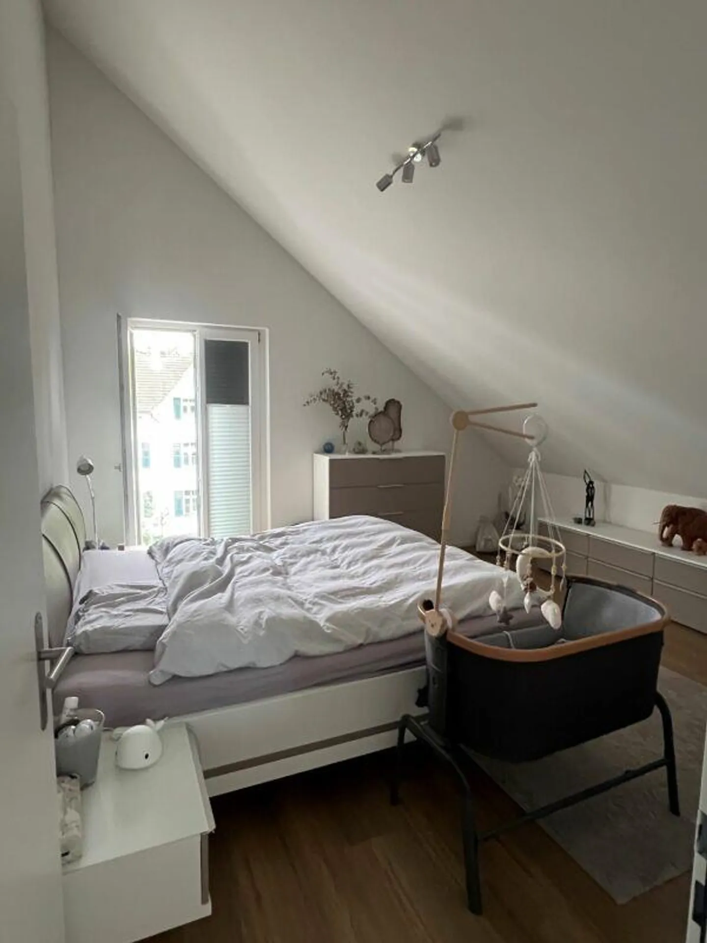 Appartement spacieux et lumineux de 4,5 pièces - Photo 3 sur 14