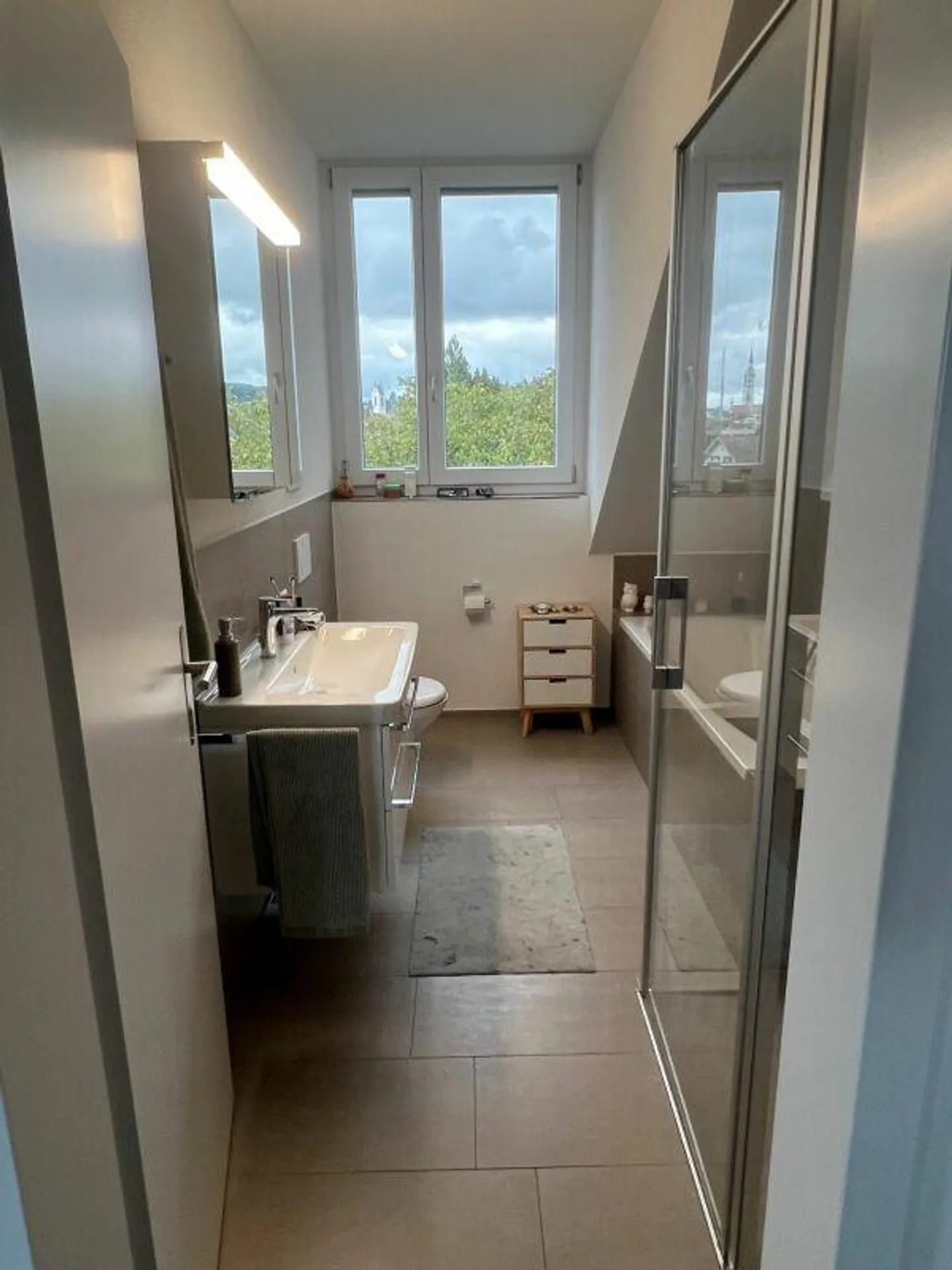 Appartement spacieux et lumineux de 4,5 pièces - Photo 4 sur 14