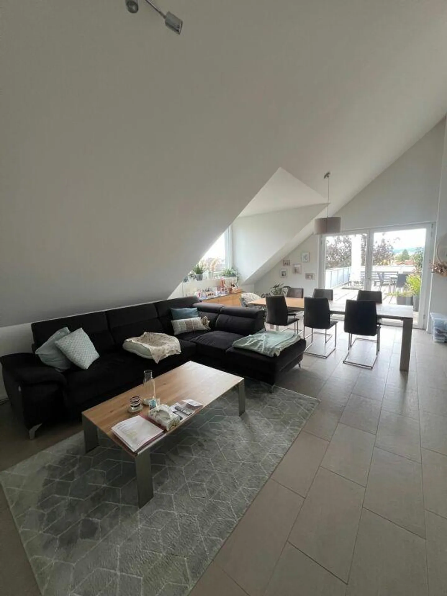Appartement spacieux et lumineux de 4,5 pièces - Photo 5 sur 14