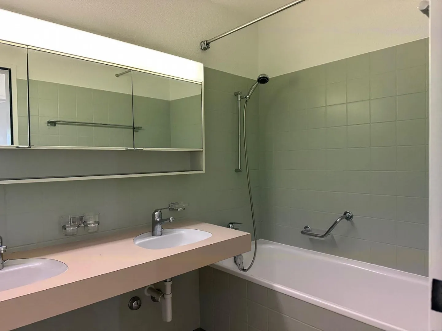 4.5-room apartment on the 1st floor for rent in 8047 Zurich - Photo 8 of 11