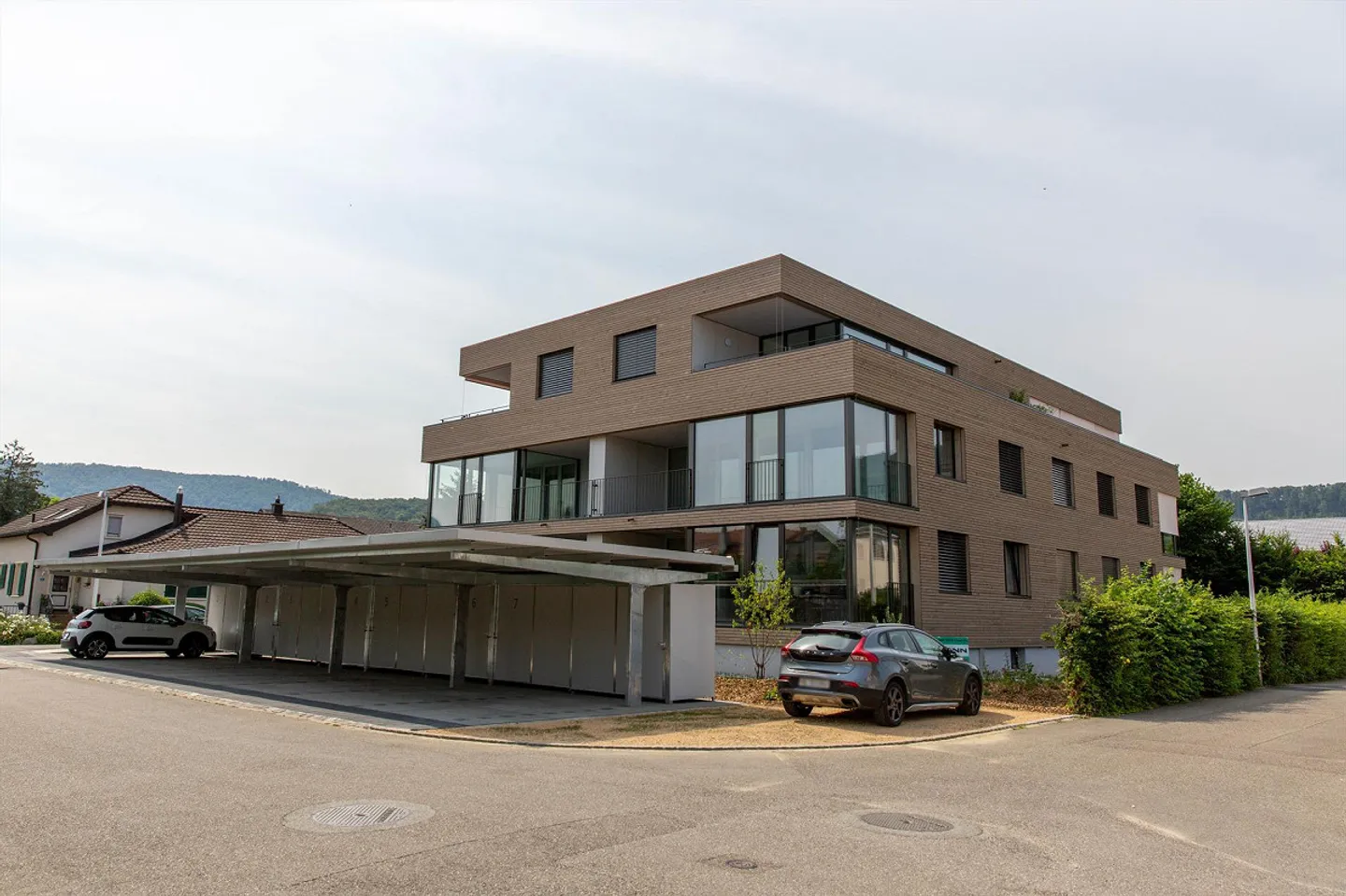 Moderno appartamento di 2,5 stanze con loggia e giardino d'inverno - Foto 3 di 5