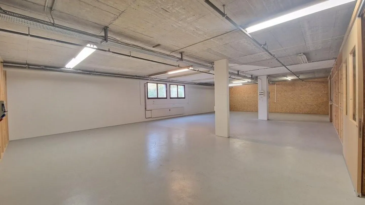 Commercial premises in an attractive location - Photo 3 of 6