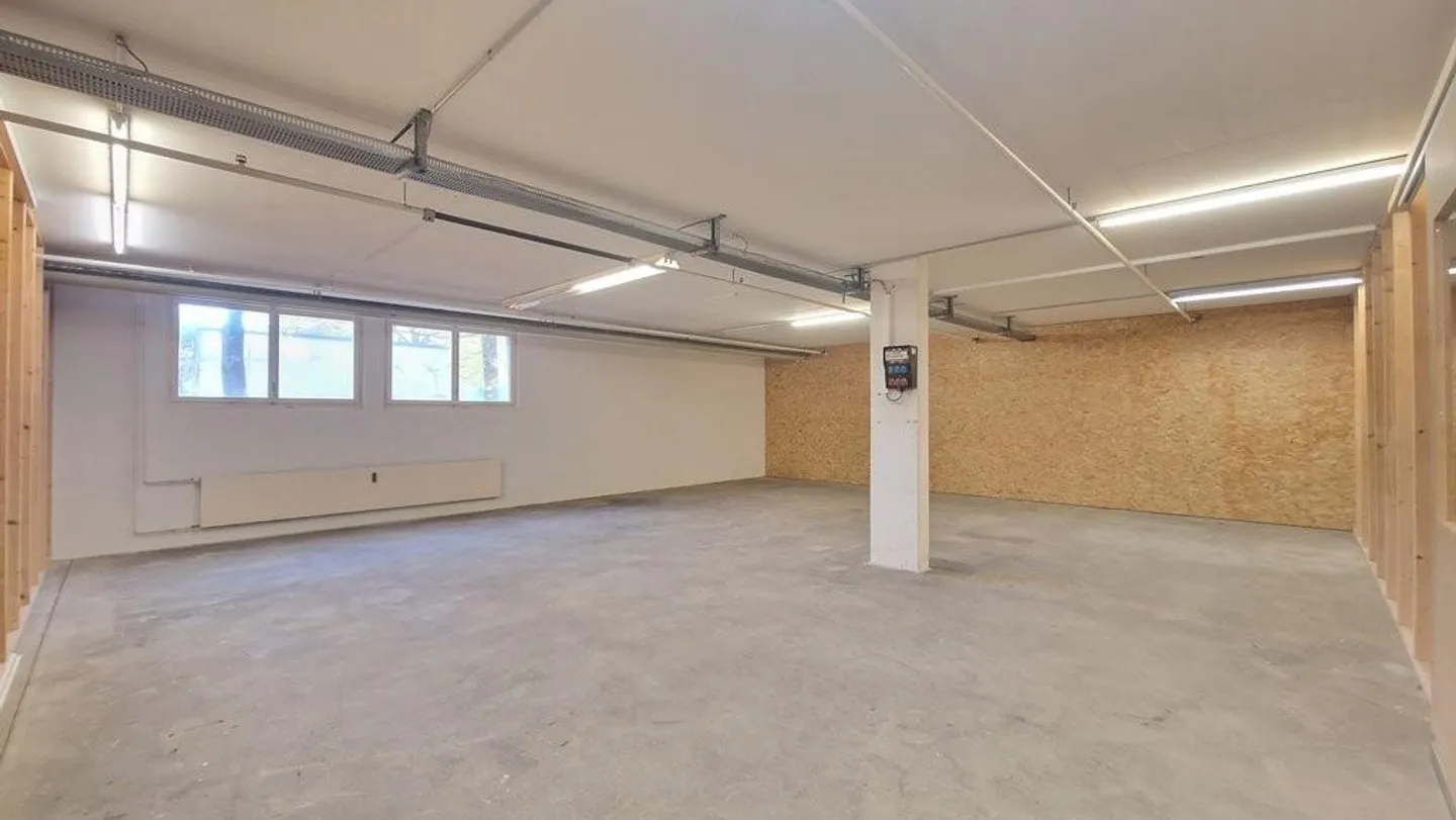 Commercial premises in an attractive location - Photo 4 of 6