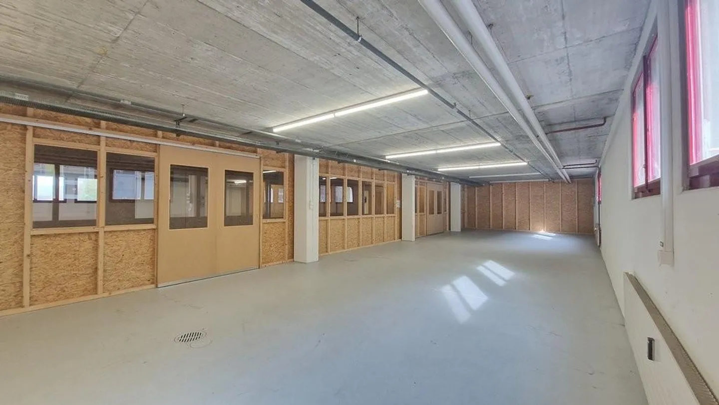 Commercial premises in an attractive location - Photo 5 of 6