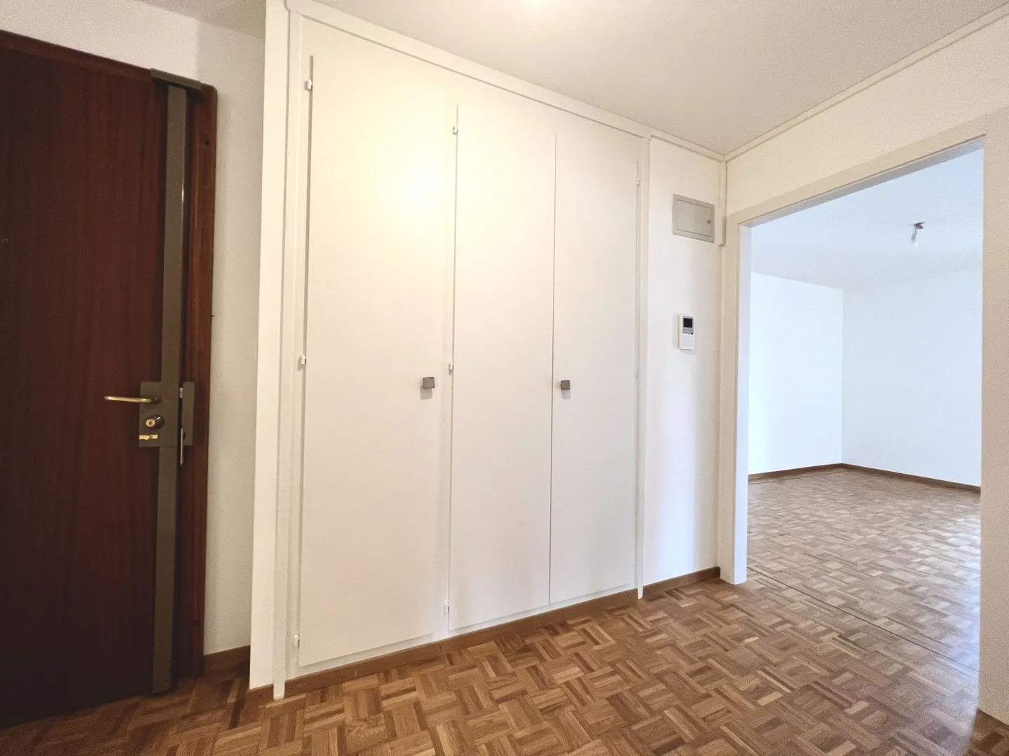 Beautiful spacious and renovated 3.5-room apartment, just steps from the CHUV - Photo 2 of 15