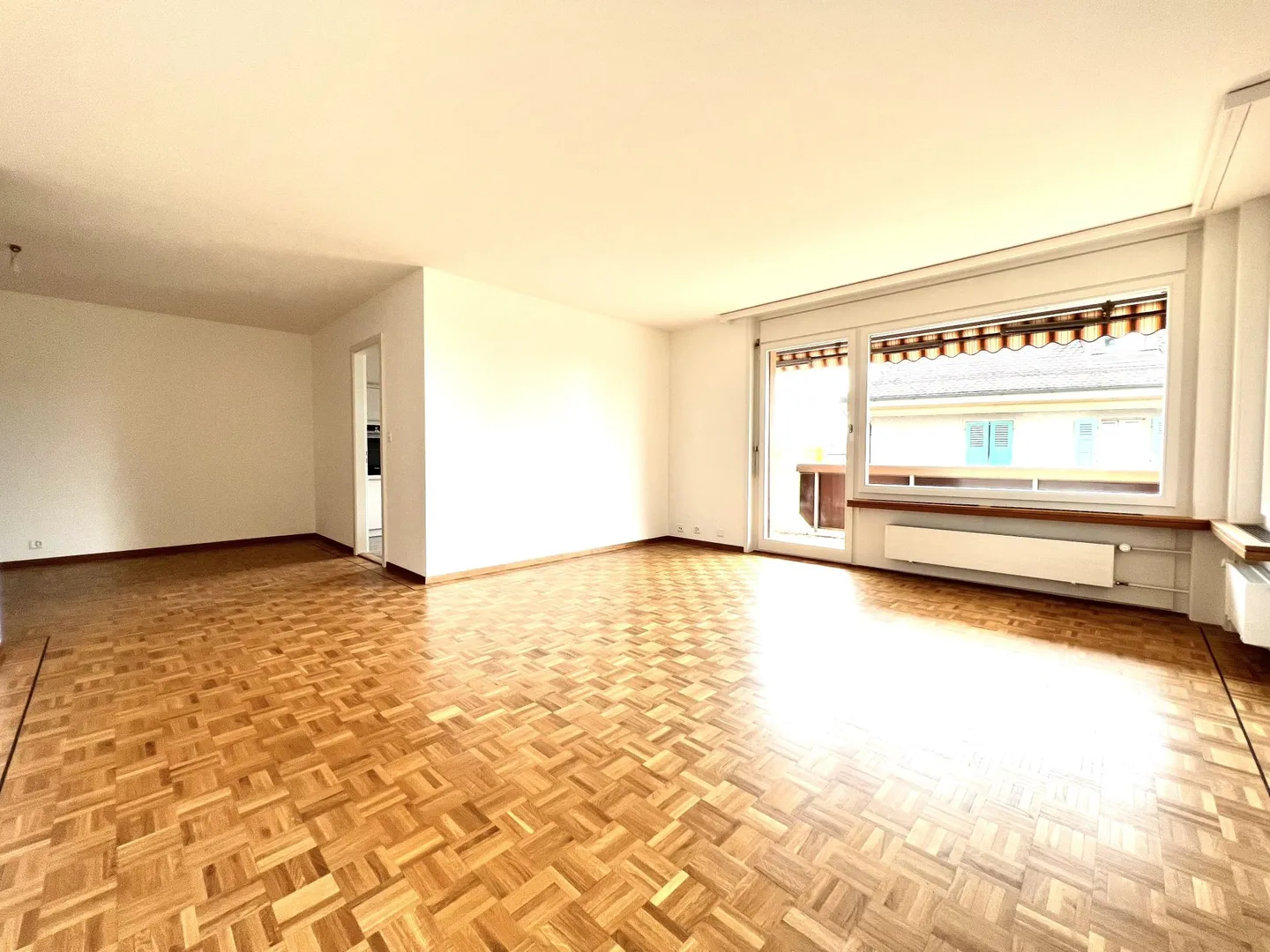 Beautiful spacious and renovated 3.5-room apartment, just steps from the CHUV - Photo 6 of 15