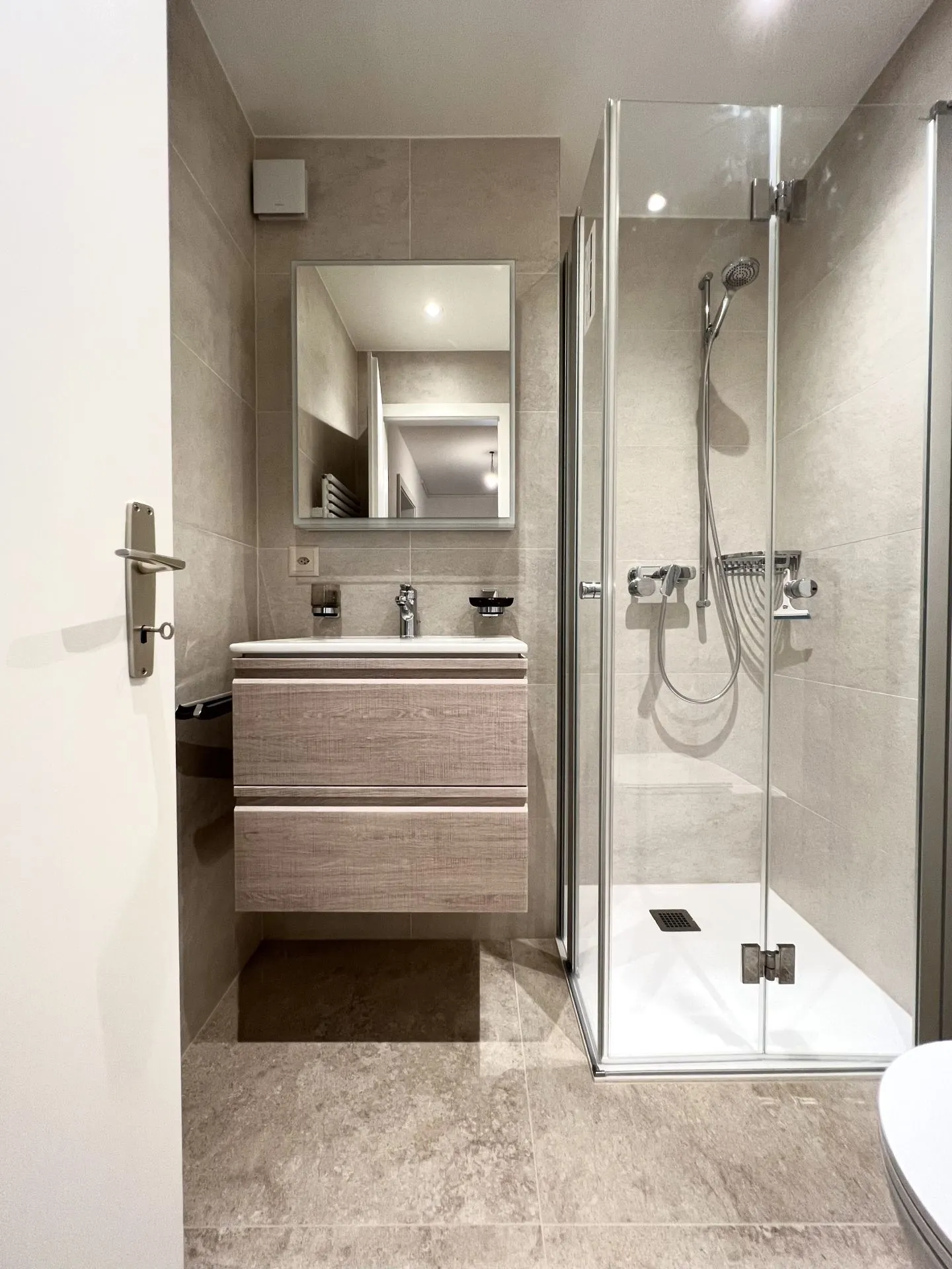 Beautiful spacious and renovated 3.5-room apartment, just steps from the CHUV - Photo 9 of 15