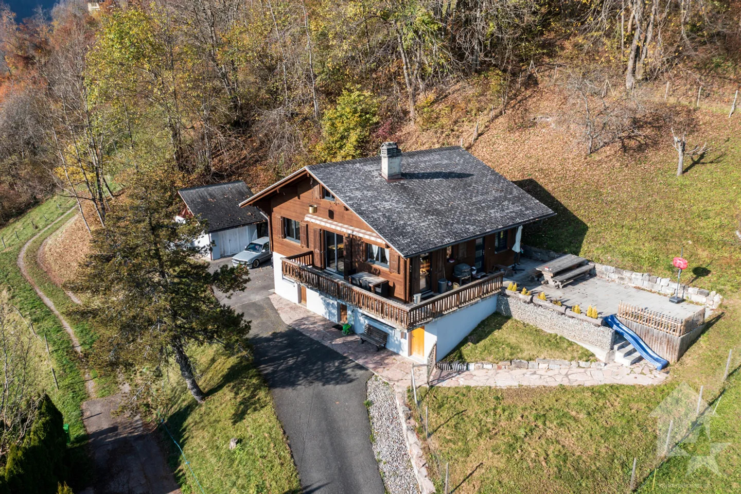 Miex, spacious 7.5-room partially renovated chalet - Photo 1 of 26