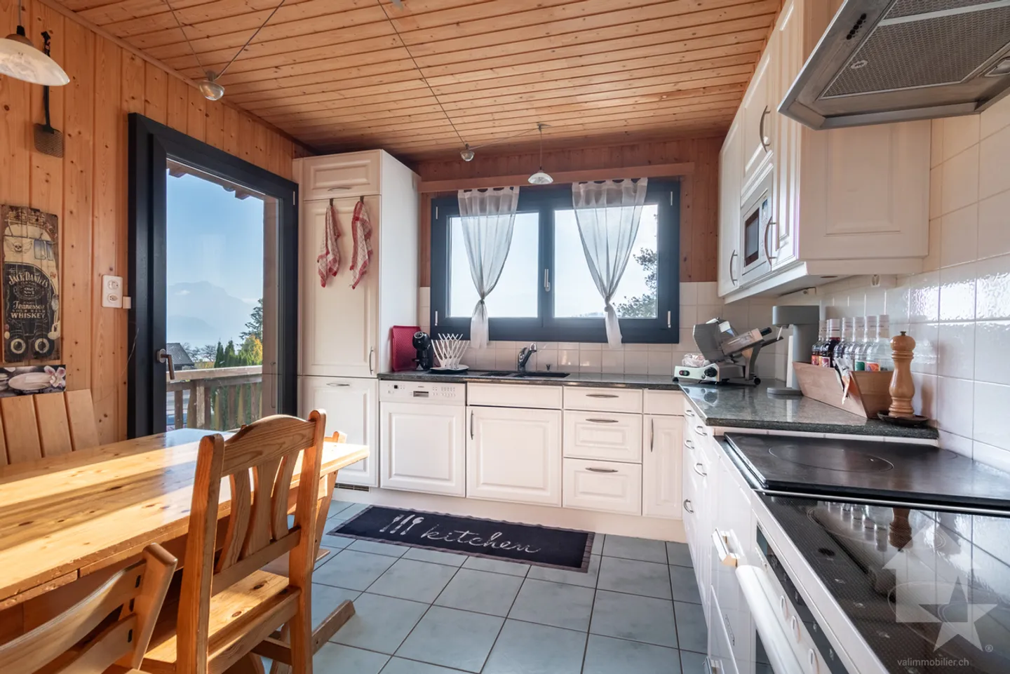Miex, spacious 7.5-room partially renovated chalet - Photo 2 of 26