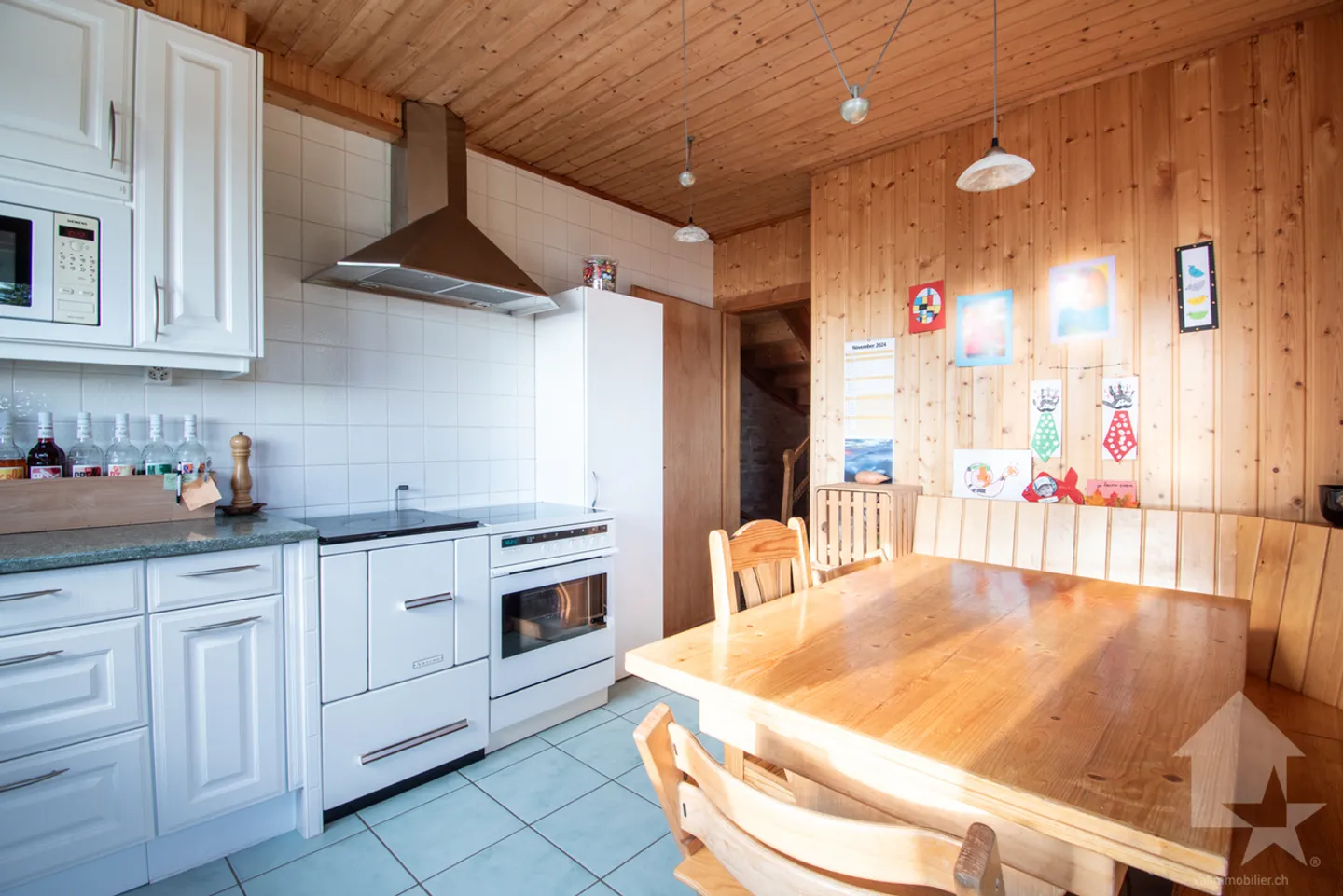 Miex, spacious 7.5-room partially renovated chalet - Photo 3 of 26
