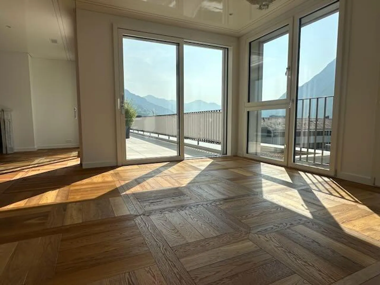 Appartamento attico esclusivo con grande terrazza direttamente nel centro - Foto 12 di 22