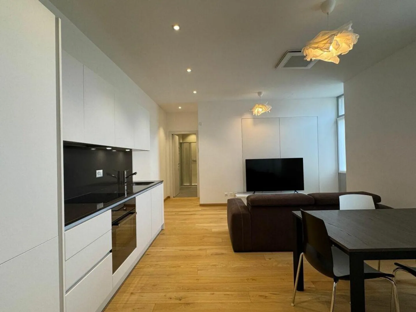 Modern 2.5-Room Apartment - Exclusive District in Lugano - Photo 1 of 9