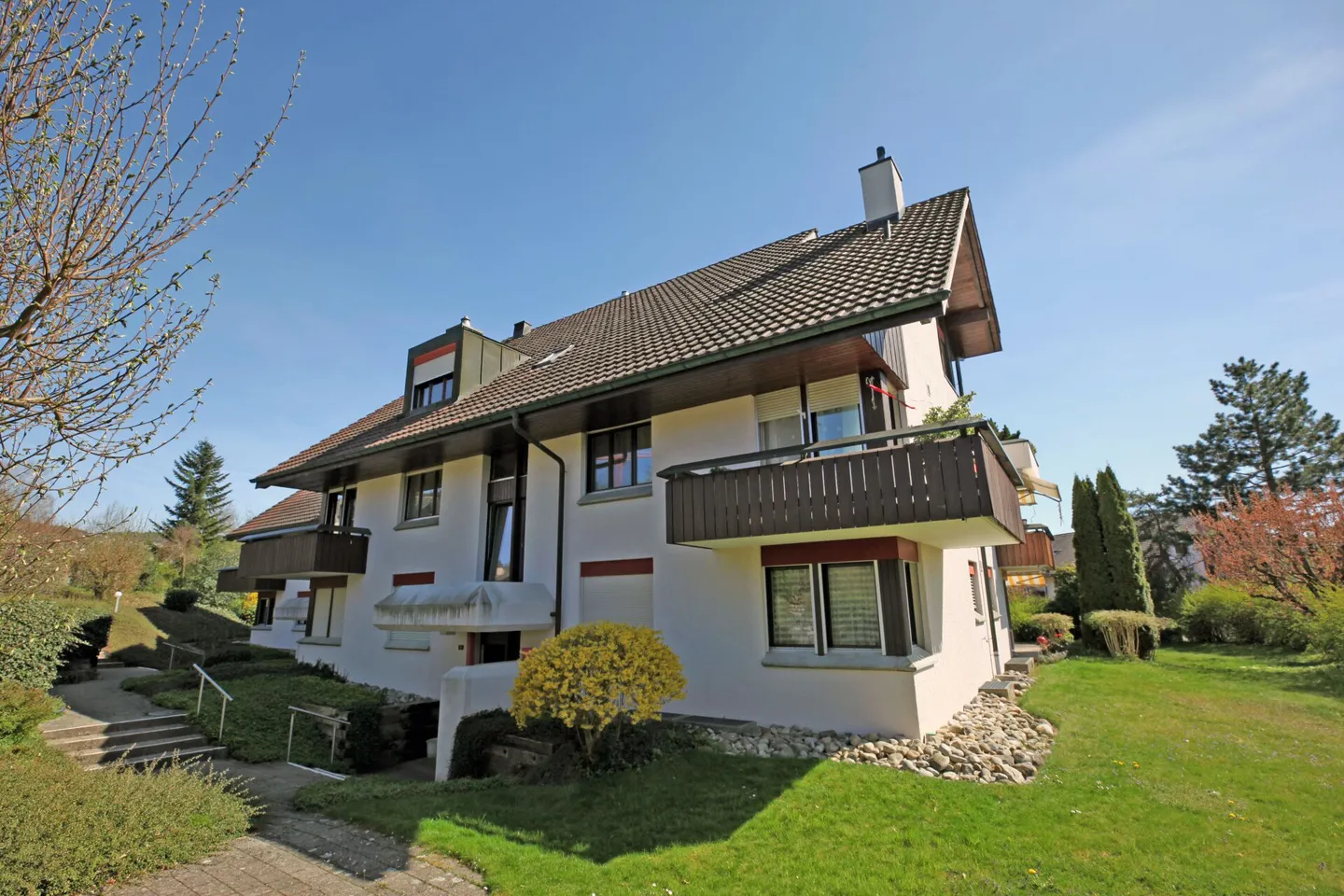 3.5-Zimmer-Wohnung mit zwei Balkons und Weitblick - Foto 9 von 10